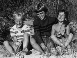Andrew Wilson Childhood: Brothers Luke Wilson(Right) & Owen Wilson(Left)