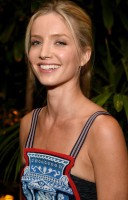 Annabelle Wallis