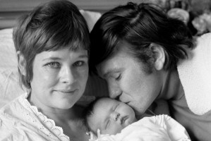 Baby Finty Williams, Mom Judi Dench, dad Michael Williams