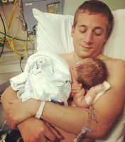 Jeremy Allen White with daughter Ezer Billie White