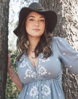 Milana Vayntrub
