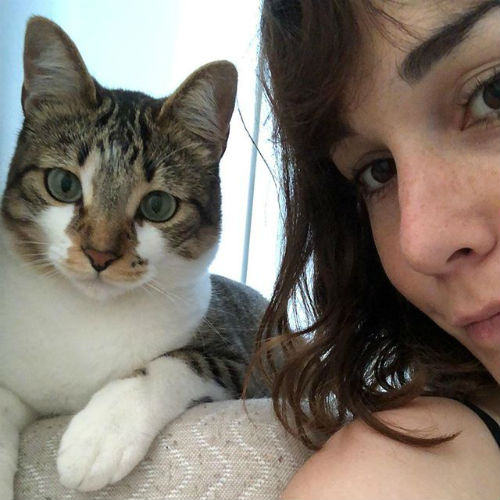 Nadia de Santiago pet