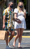 Pregnant Sophie Turner with Joe Jonas