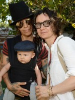 Sara Gilbert & Linda Perry Family: Rhodes Emilio Gilbert Perry(Son)