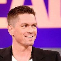 Steve Howey