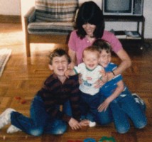 Tom Franco childhodd with Mom and brothers